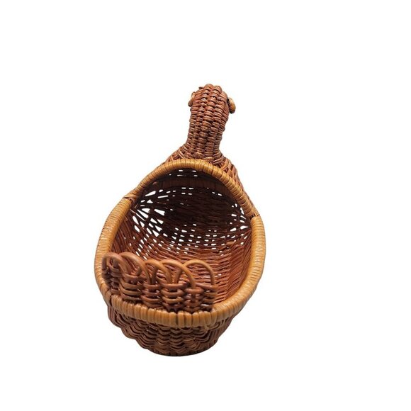 Small Wicker Duck Basket Table Top Centet Piece Brown Woven Duckling Design - Picture 9 of 10